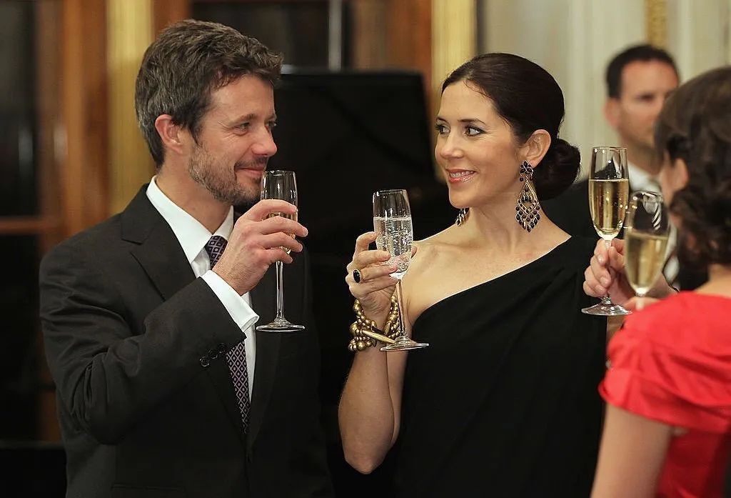 巴黎碾压丹麦，加维爆发神勇