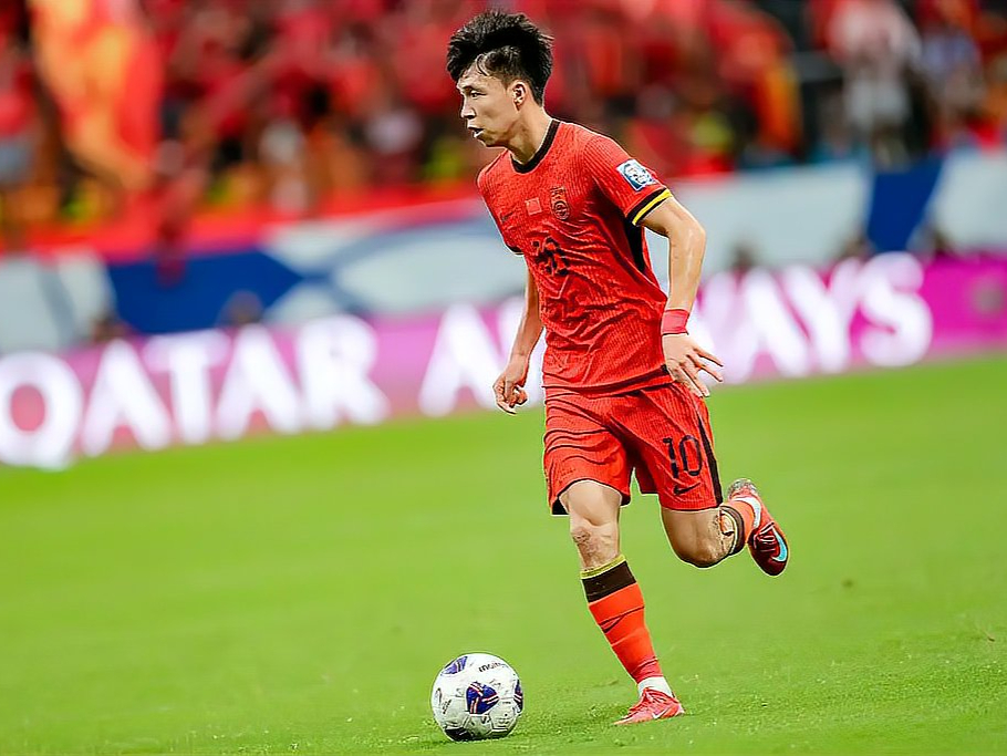 包含亚洲杯球员突破自我，表现堪称完美的词条