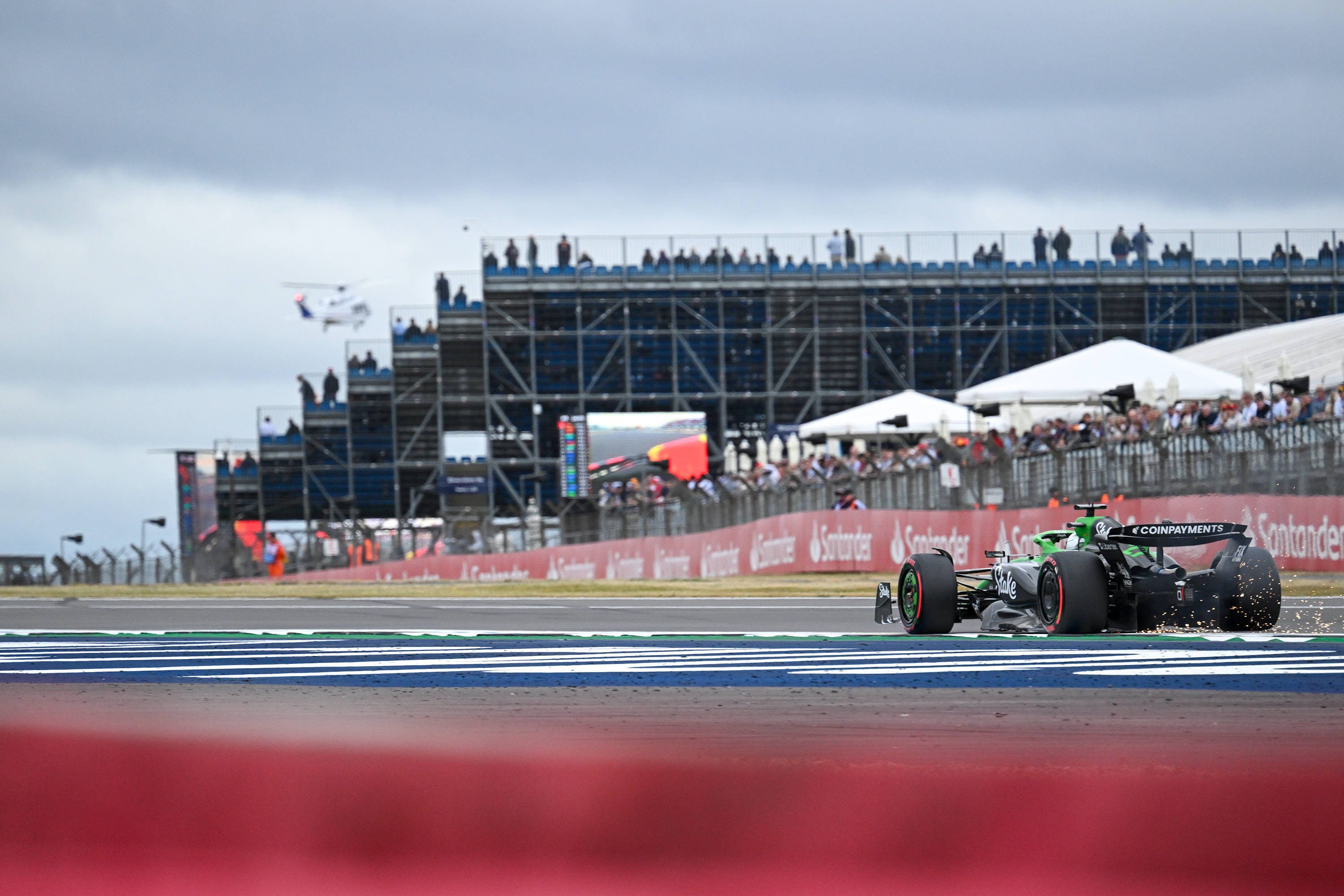 索伯车队横扫红牛车队,皮亚斯特里扛起全队 索伯车队横扫红牛车队,皮亚斯特里扛起全队