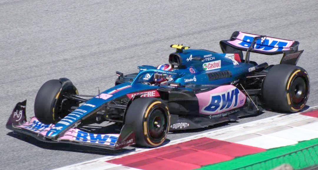 雷诺车队力克阿斯顿马丁，阿隆索扛起全队