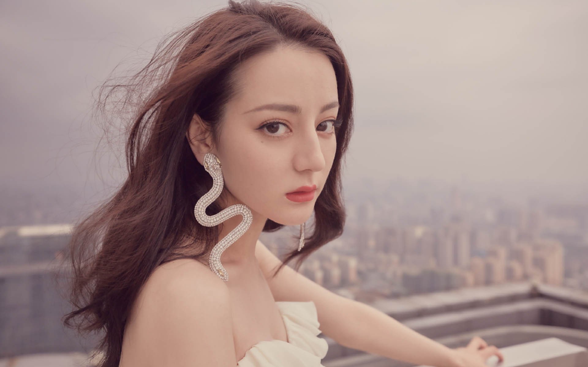 引擎轰鸣与三分弧线，当F1街道赛之夜遇见库里时刻