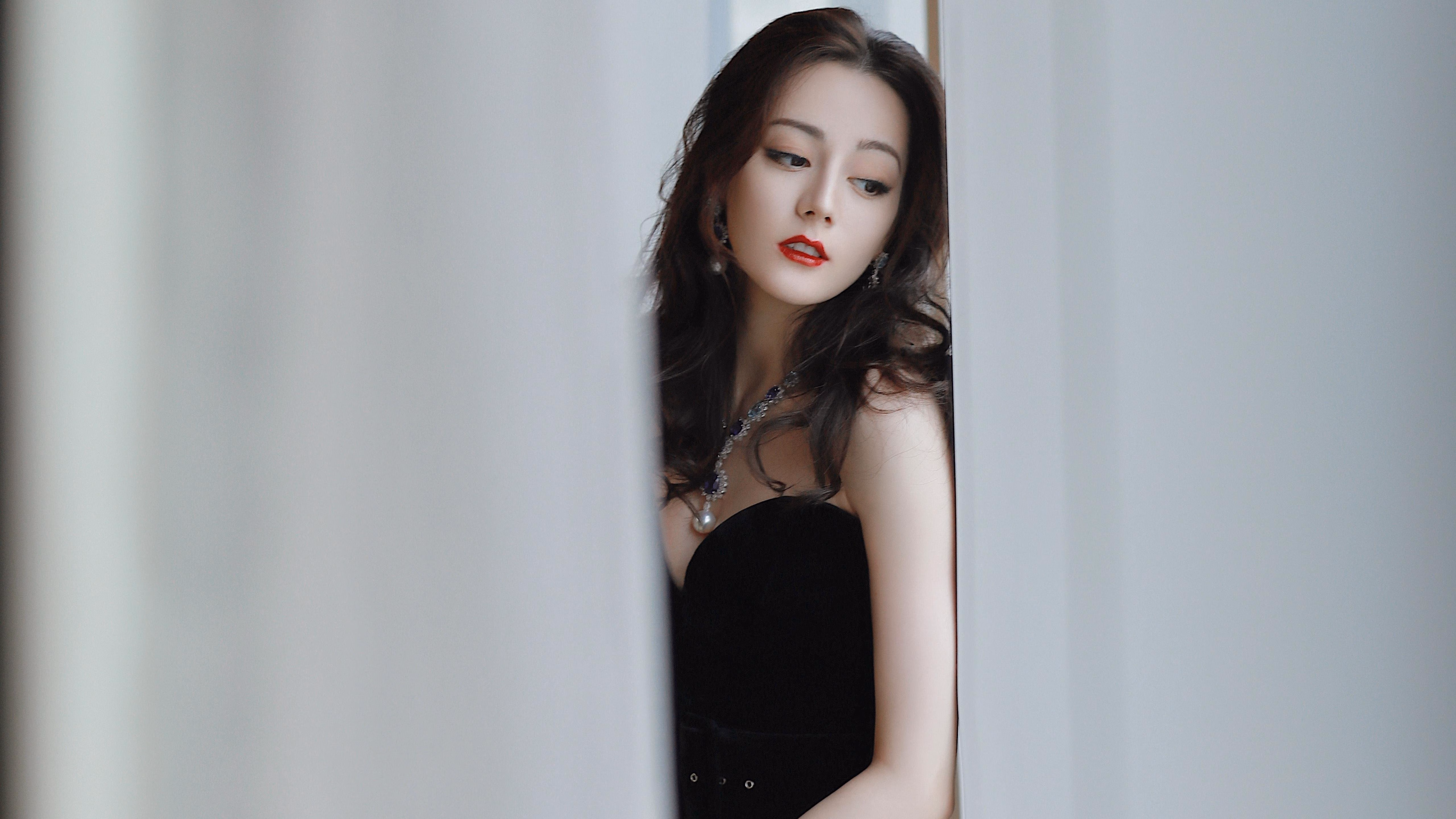 征服新大陆与赛道王座，当勒沃库森与哈兰德在各自的战场宣告唯一